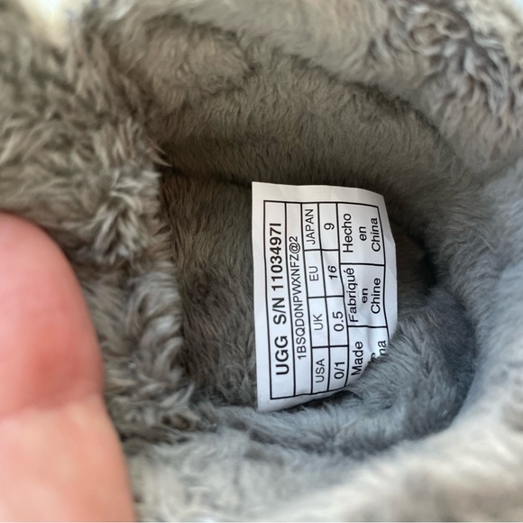 Ugg Bixbee Baby Bootie in Charcoal 0/1 (0-6 Months) in charcoal - Picture 11 of 11